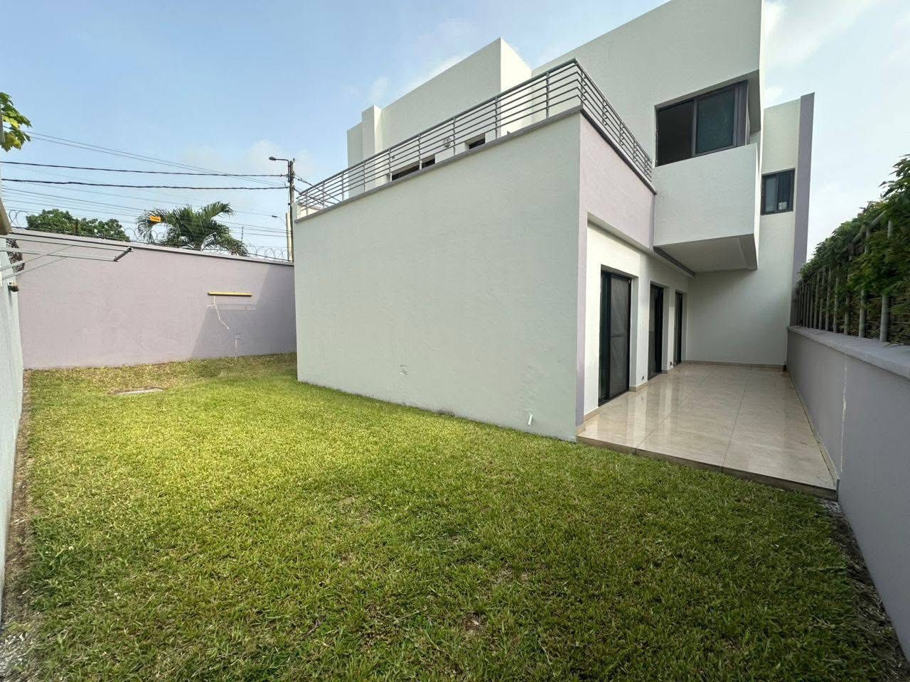 Location : Villa Duplex de 05 pièces plus une dépendance
