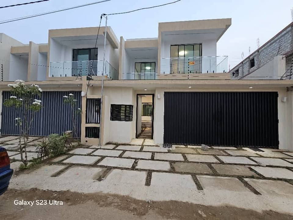  2 Villas Duplex 7 pièces à Abatta Résidentiel
