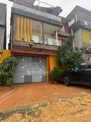 Location villa triplex à Fékéssé dans une cité