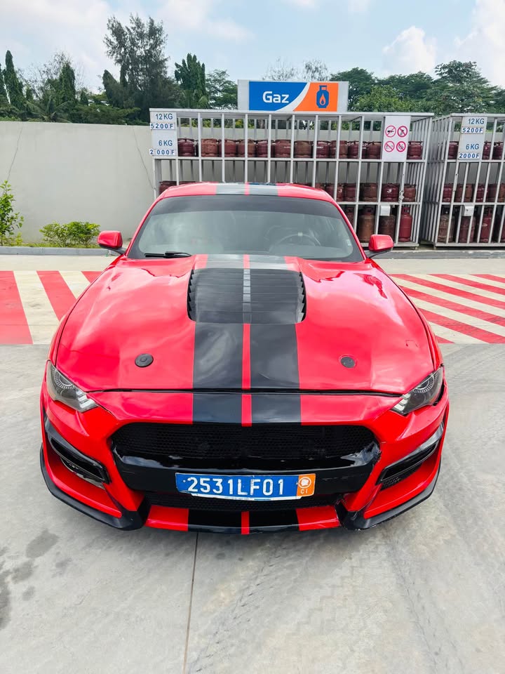 FORD MUSTANG