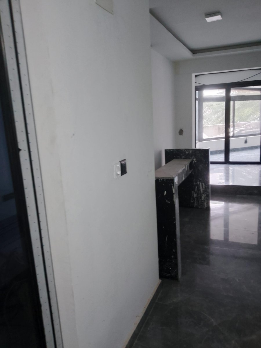 Vente Grand bureau disponible au Plateau