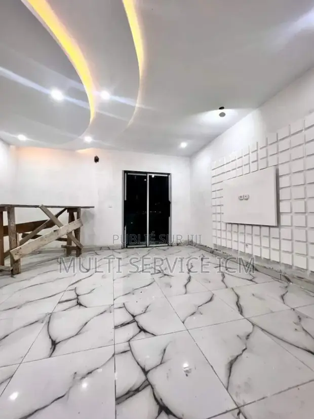 3chbre Appartement dans Ismael Coul, Cocody à Vendre
