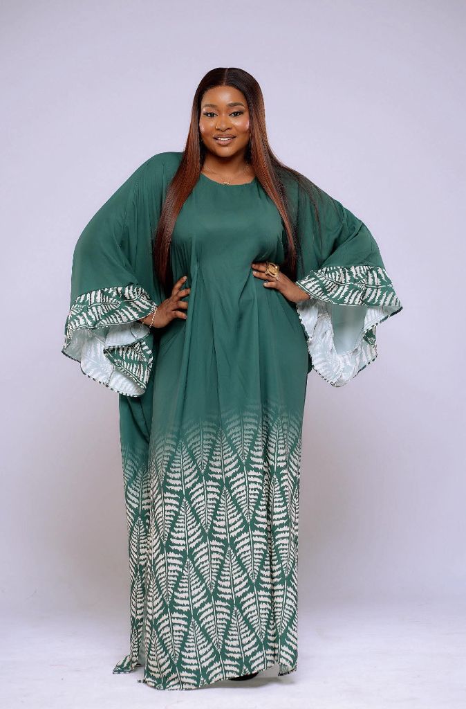 La robe RANIA, c’est l’élégance sans effort.