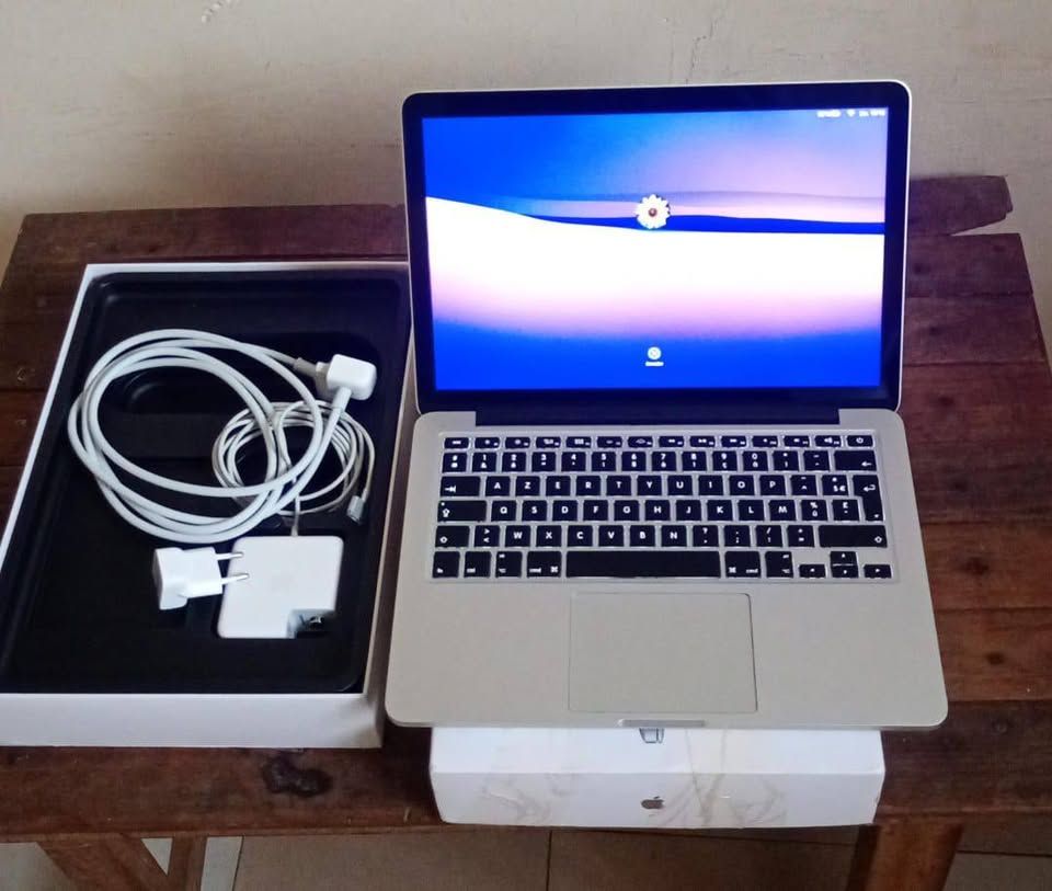 MacBook Pro 2015 i5, 8Go, SSD 256Go, quasi neuf