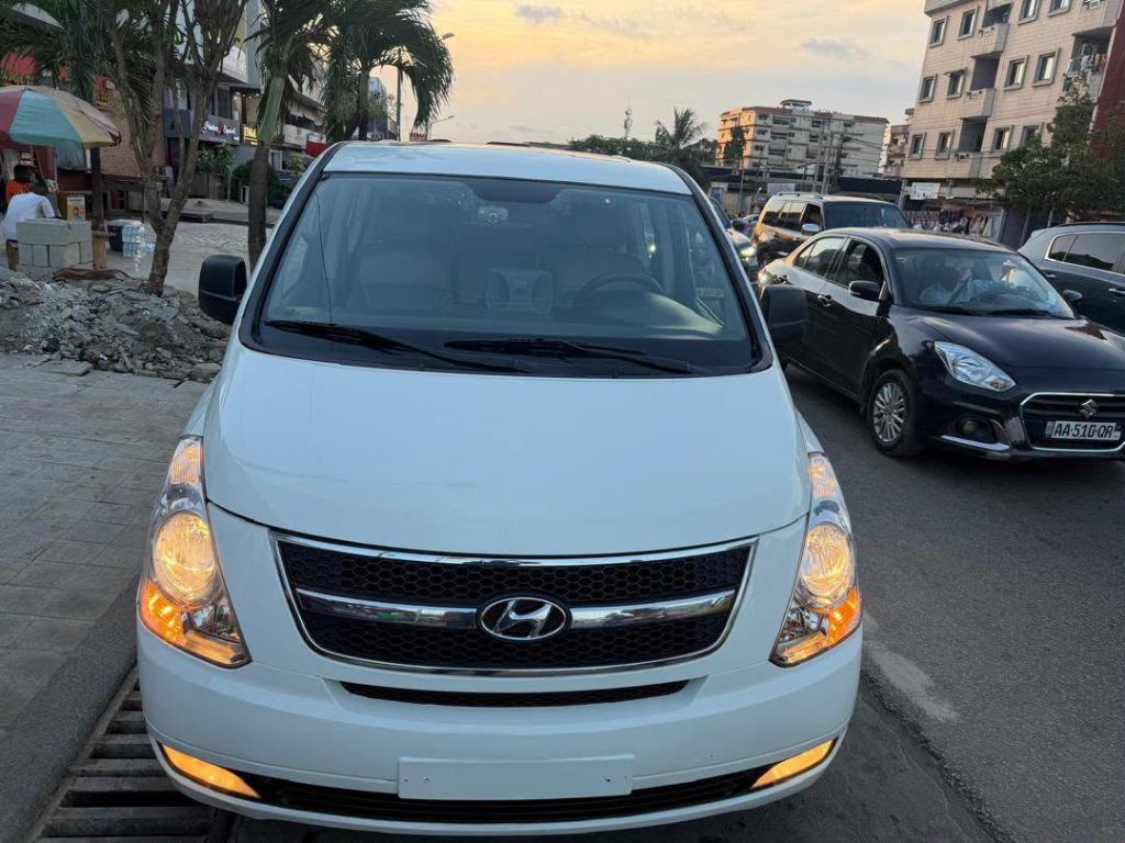 Hyundai Starex 2017 automatique 12 places, troc possible