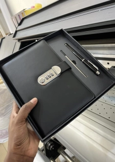 📍Ensemble agenda et stylo personnalisés le tout dans un coffret…