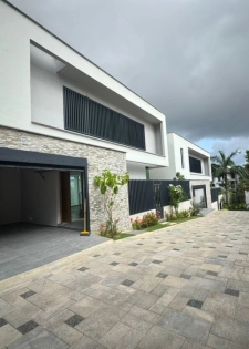 Location d’une villa duplex de standing au Vallon