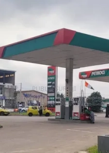 Une Station De Service en Vente