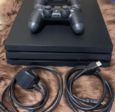 PS4 PRO 1TB ÉDITION IMAGE 4K CRAQUÉ 30 JEUX + 2 MANETTES 